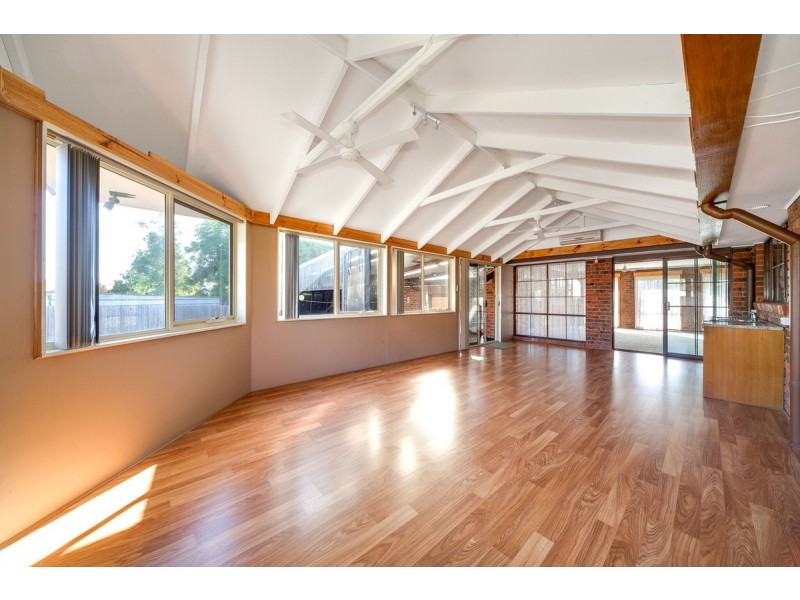 16 Lobelia Court, Cranbourne North VIC 3977