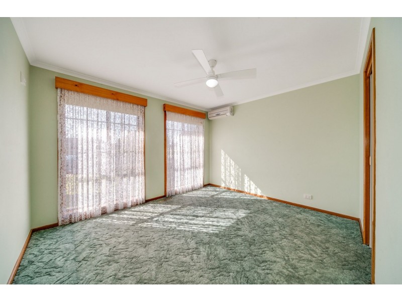 16 Lobelia Court, Cranbourne North VIC 3977