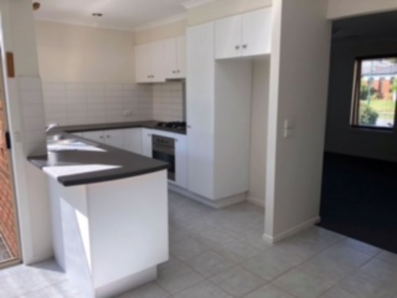 15 Sing Crescent, Berwick VIC 3806