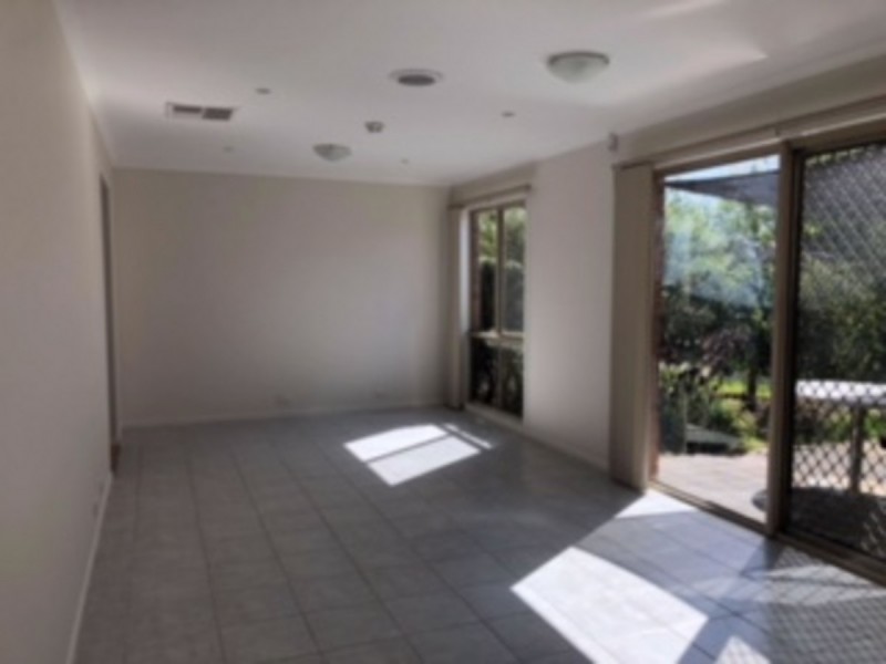 15 Sing Crescent, Berwick VIC 3806