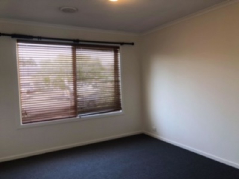 15 Sing Crescent, Berwick VIC 3806