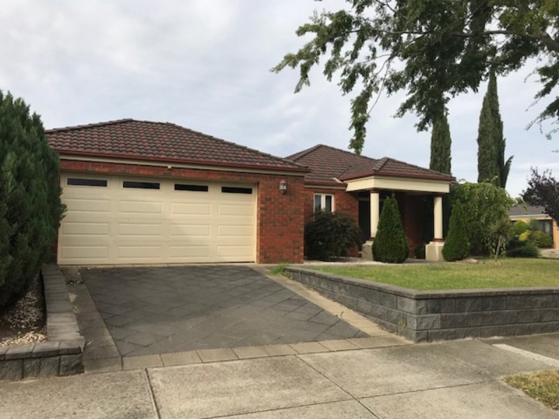 24 Kippenross Drive, Narre Warren South VIC 3805