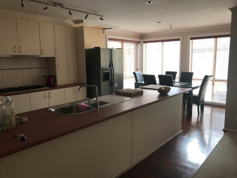 24 Kippenross Drive, Narre Warren South VIC 3805