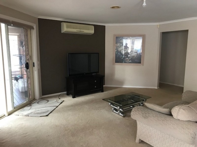 24 Kippenross Drive, Narre Warren South VIC 3805