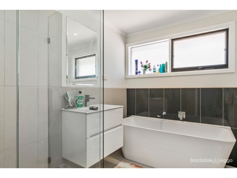 18 Kylie Court, Hampton Park VIC 3976