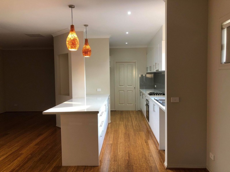 18A Meadow Wood Walk, Narre Warren VIC 3805