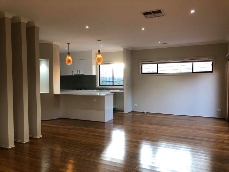 18A Meadow Wood Walk, Narre Warren VIC 3805