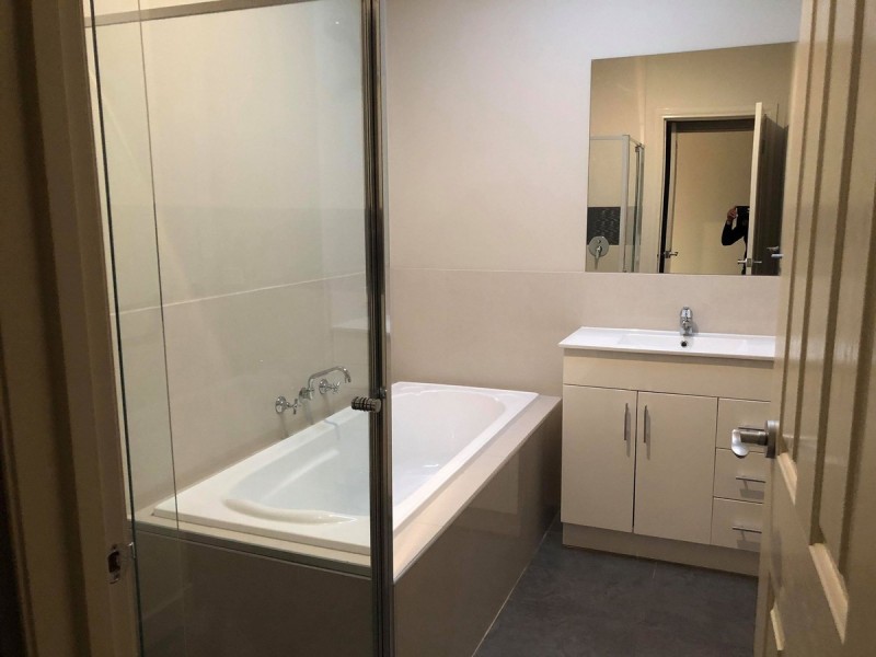 18A Meadow Wood Walk, Narre Warren VIC 3805