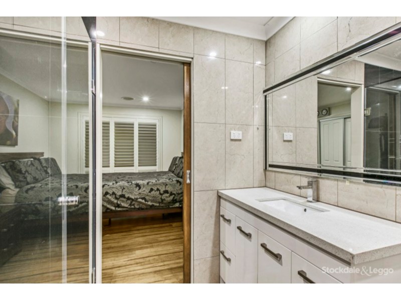 16 Kent Court, Cranbourne North VIC 3977