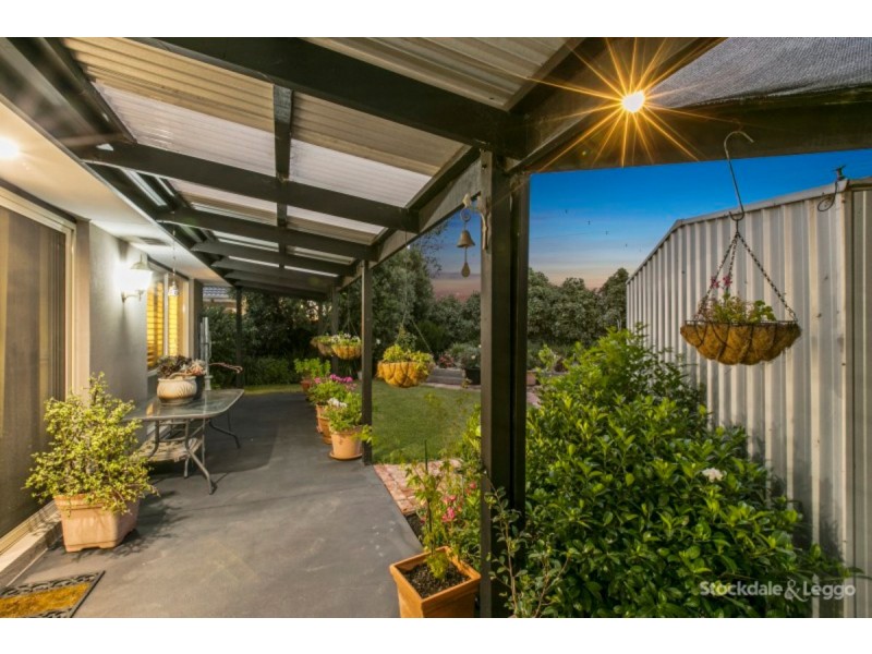 16 Kent Court, Cranbourne North VIC 3977