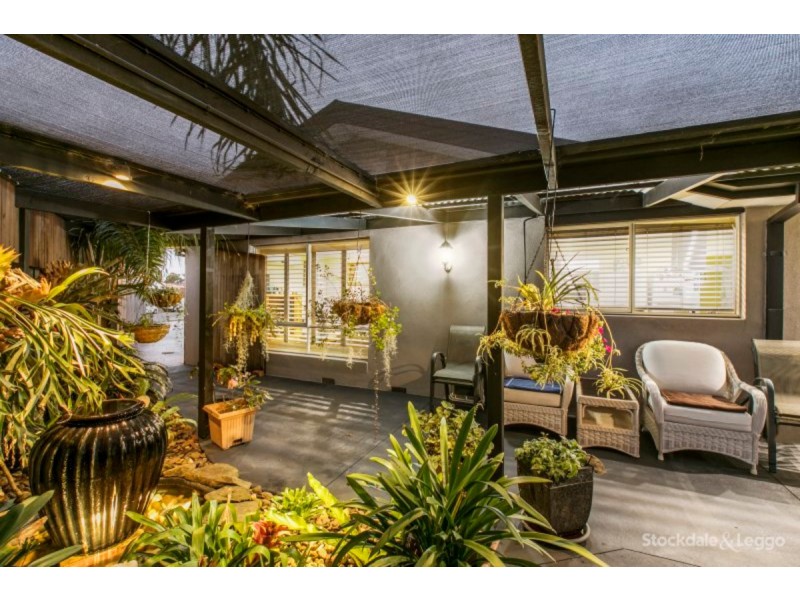 16 Kent Court, Cranbourne North VIC 3977