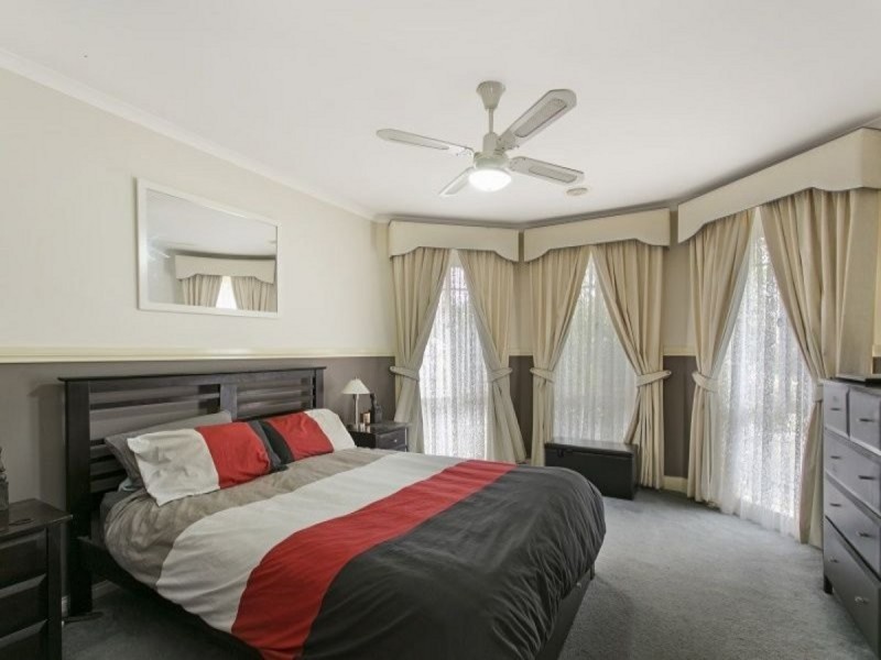 55 Robinswood Parade, Narre Warren South VIC 3805