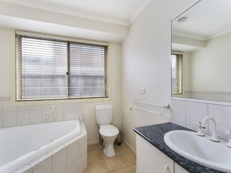 55 Robinswood Parade, Narre Warren South VIC 3805