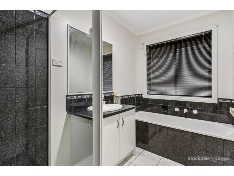 10 Angel Close, Narre Warren South VIC 3805