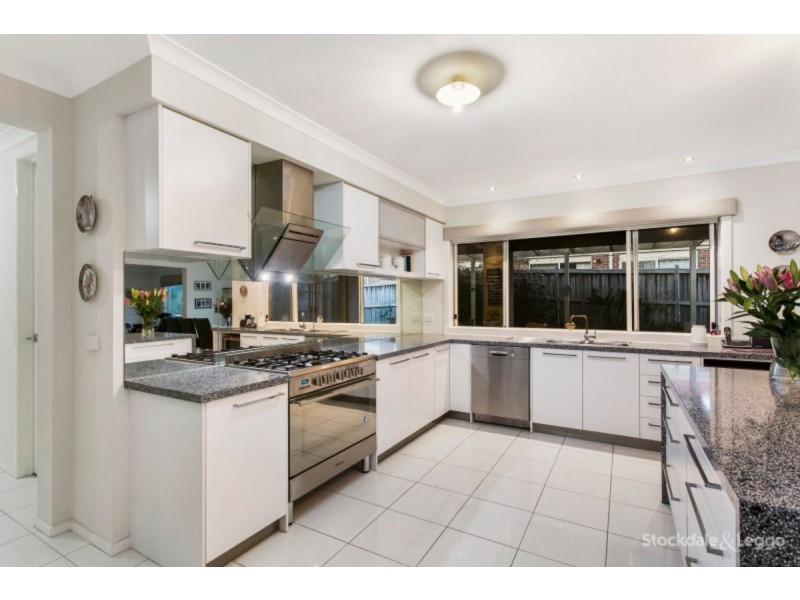 9 Haverbrack Drive, Berwick VIC 3806