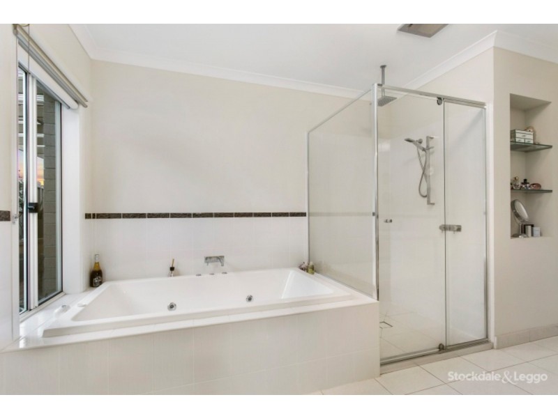 9 Haverbrack Drive, Berwick VIC 3806