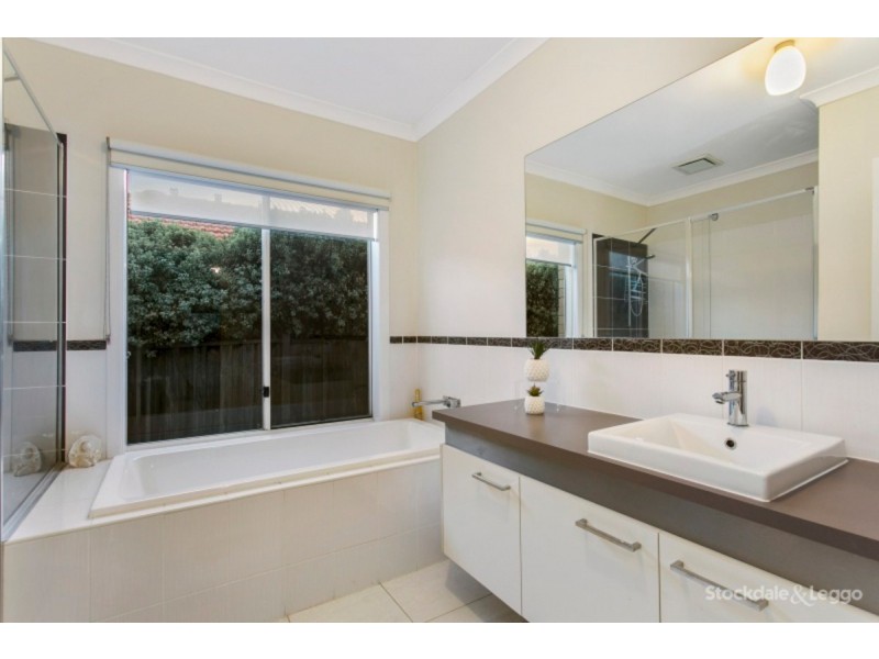 9 Haverbrack Drive, Berwick VIC 3806