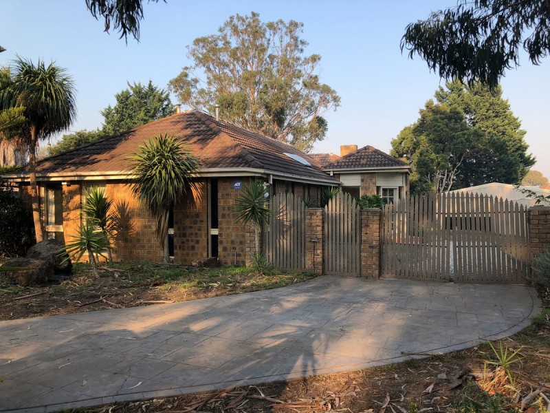 12 Earlston Square, Berwick VIC 3806