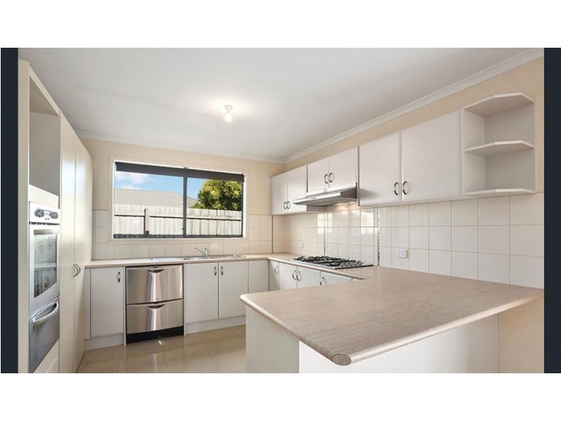 15 Sarah Louise Place, Berwick VIC 3806