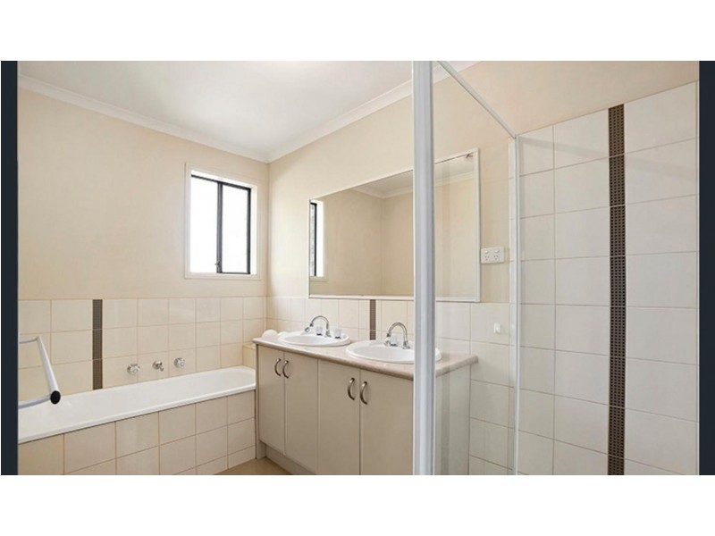 15 Sarah Louise Place, Berwick VIC 3806