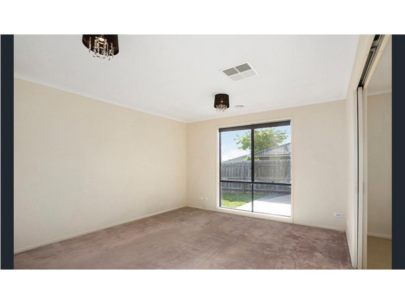 15 Sarah Louise Place, Berwick VIC 3806