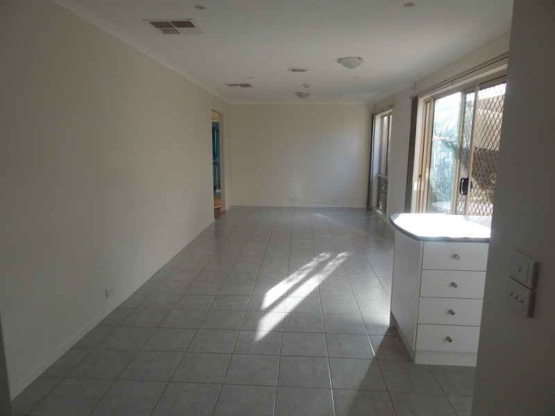 15 Sing Crescent, Berwick VIC 3806