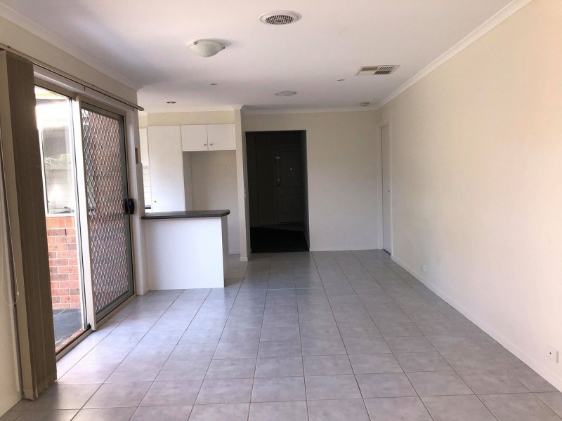 15 Sing Crescent, Berwick VIC 3806