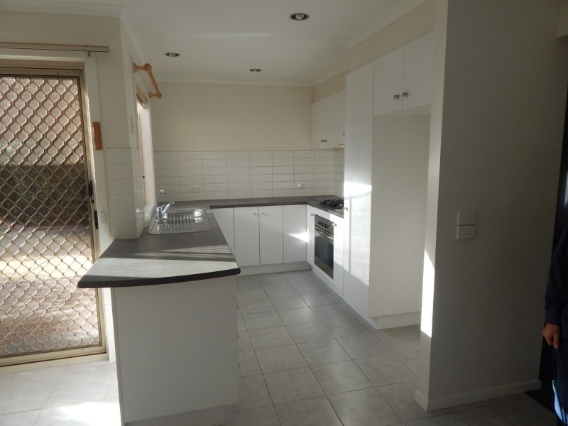 15 Sing Crescent, Berwick VIC 3806