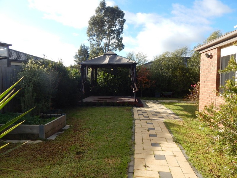 15 Sing Crescent, Berwick VIC 3806