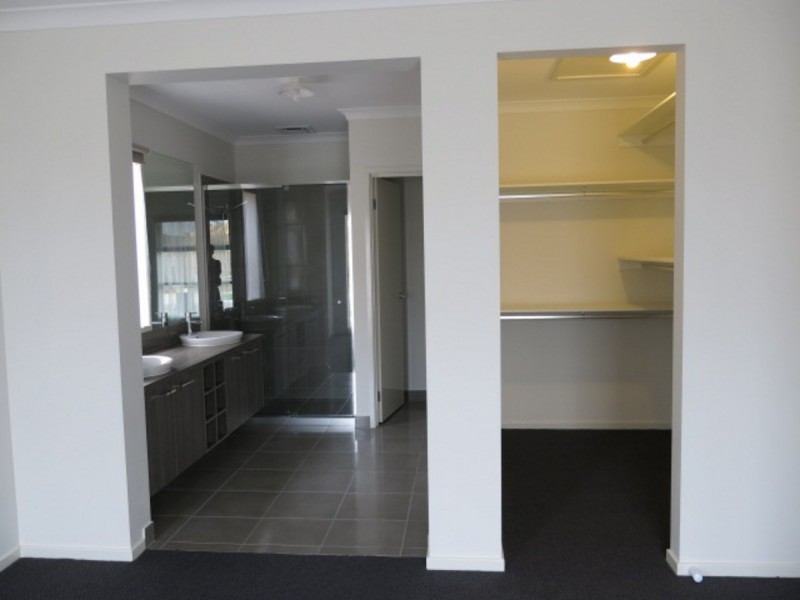 55 Castillo Avenue, Clyde North VIC 3978