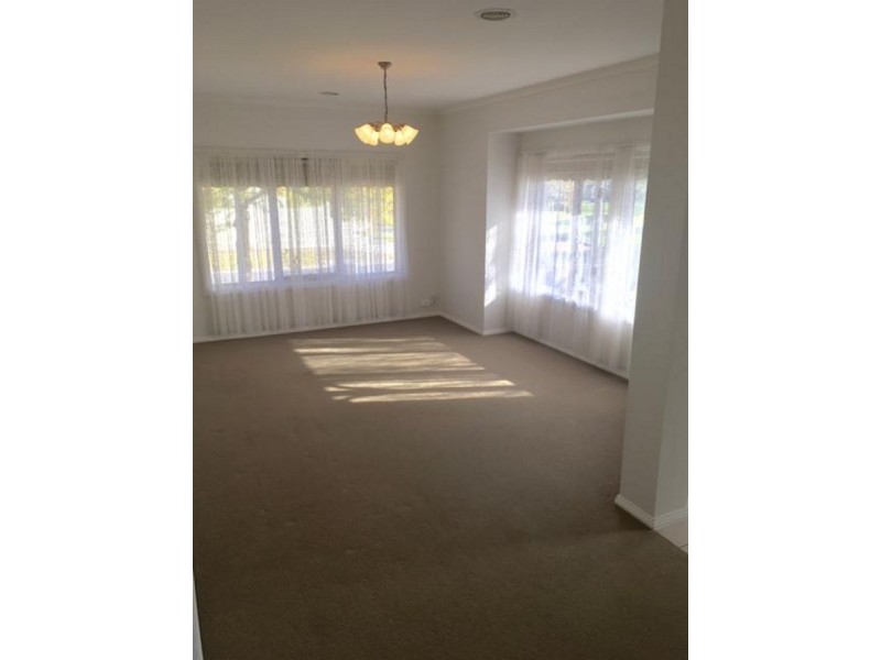 10 Woodburn Avenue, Berwick VIC 3806