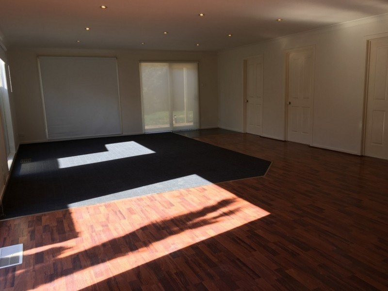 98 Sweeney Drive, Narre Warren VIC 3805