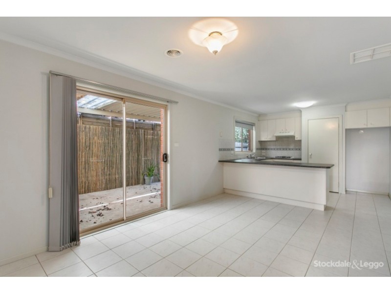 13 Farnborough Way, Berwick VIC 3806