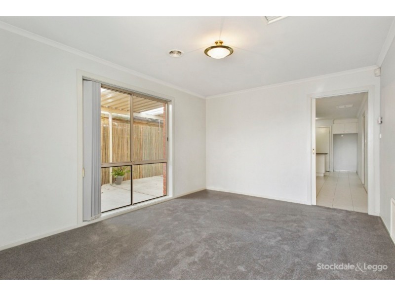 13 Farnborough Way, Berwick VIC 3806