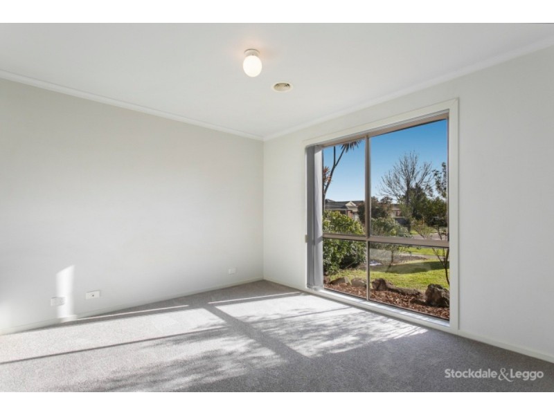 13 Farnborough Way, Berwick VIC 3806