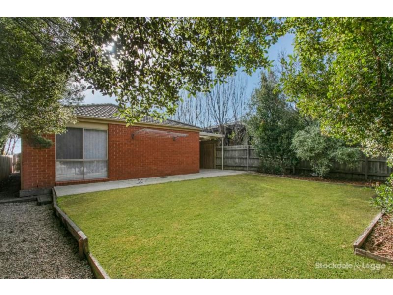 13 Farnborough Way, Berwick VIC 3806