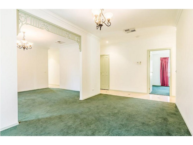 3 Filbert Court, Cranbourne North VIC 3977