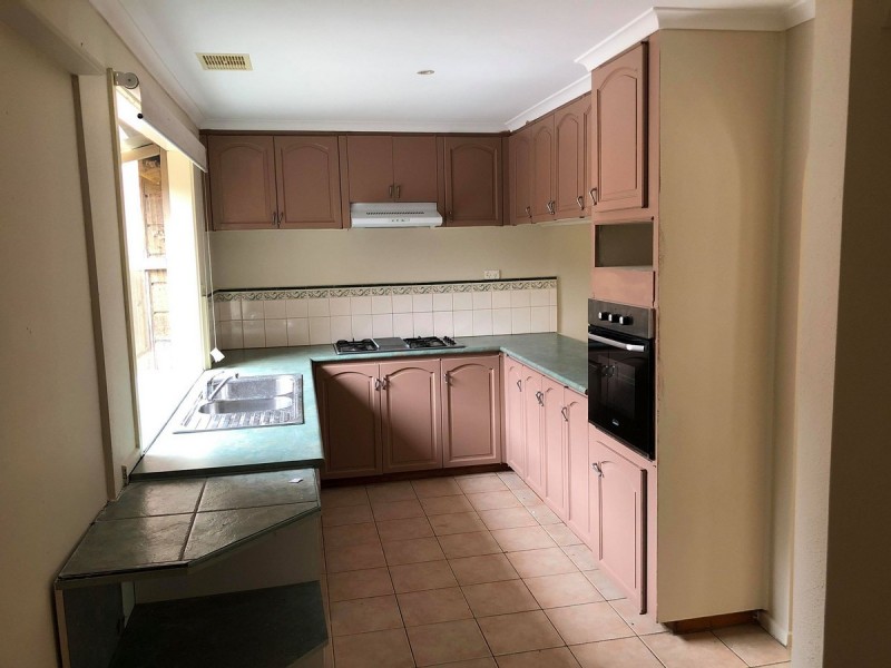 12 Earlston Square, Berwick VIC 3806