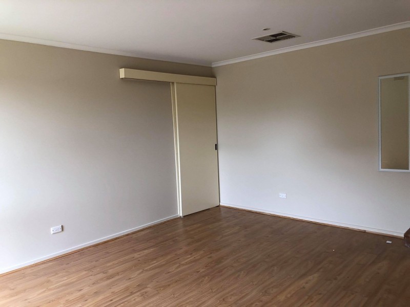 12 Earlston Square, Berwick VIC 3806