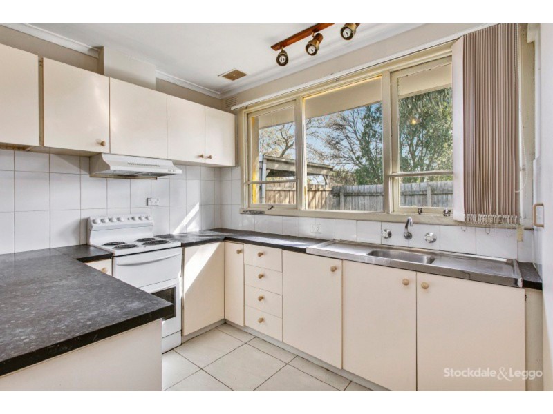 18 Meadow Wood Walk, Narre Warren VIC 3805