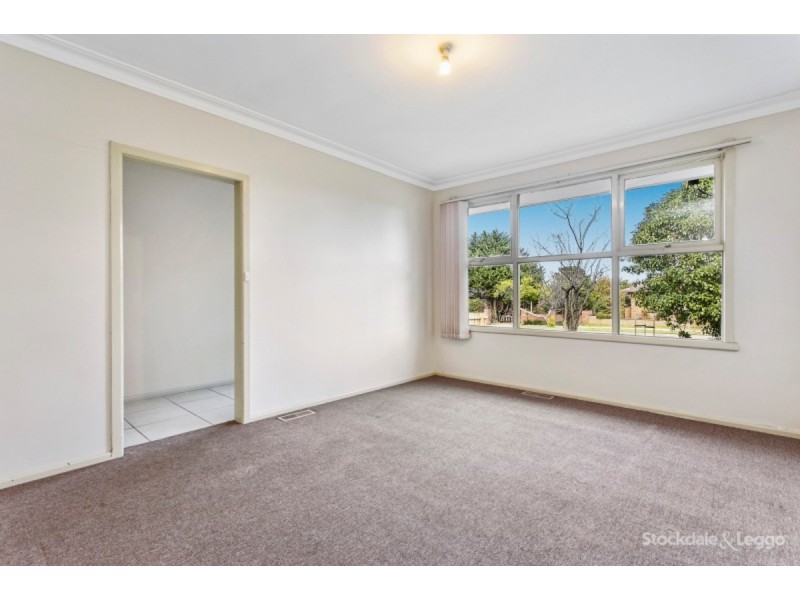 18 Meadow Wood Walk, Narre Warren VIC 3805