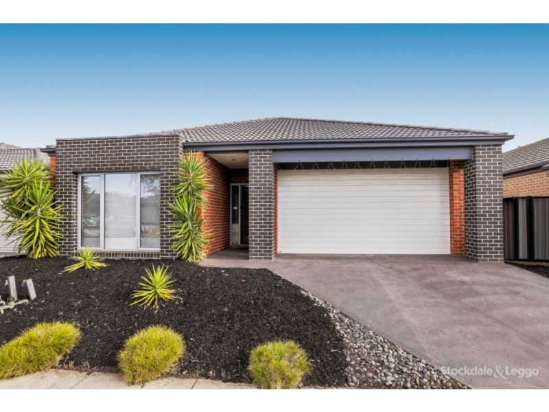 100 Selandra Boulevard, Clyde North VIC 3978