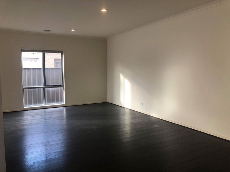 100 Selandra Boulevard, Clyde North VIC 3978