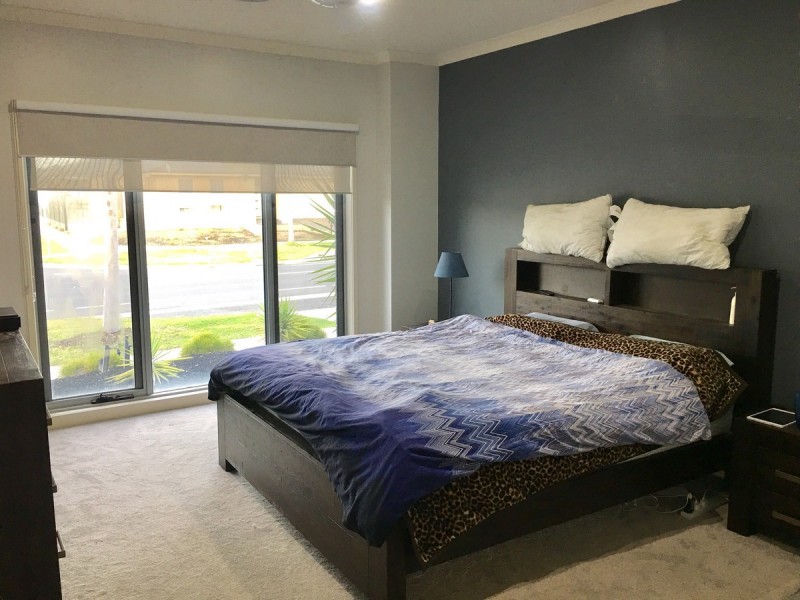 100 Selandra Boulevard, Clyde North VIC 3978