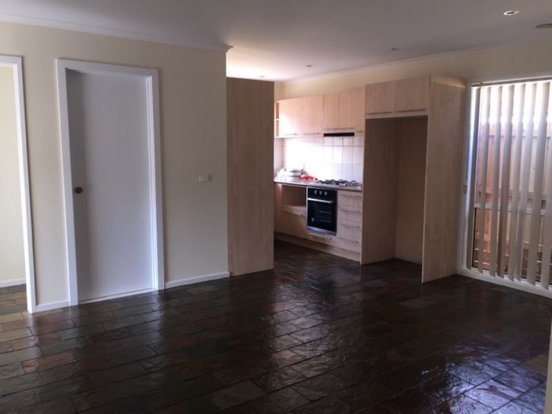 1/24 Amber Crescent, Narre Warren VIC 3805