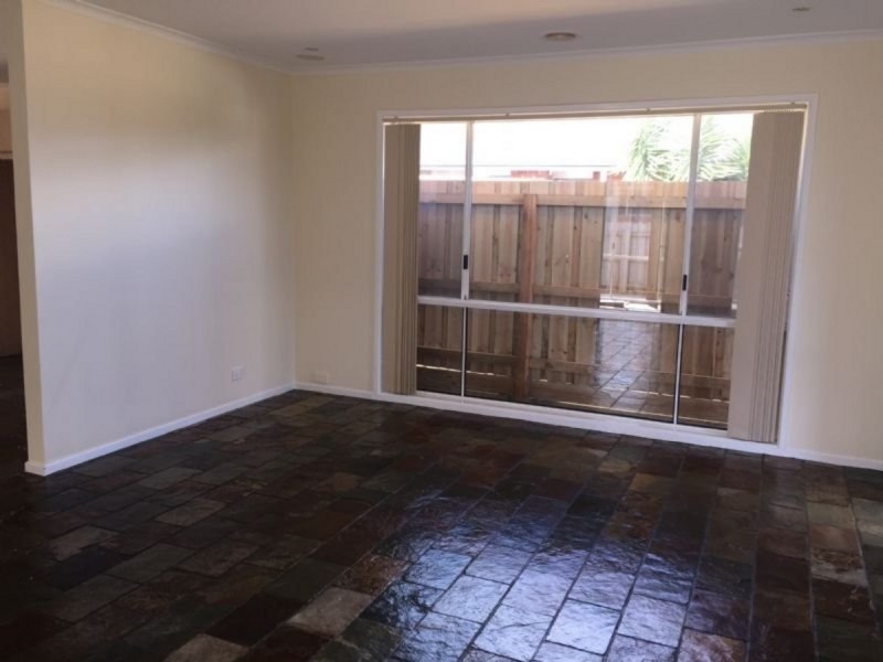 1/24 Amber Crescent, Narre Warren VIC 3805