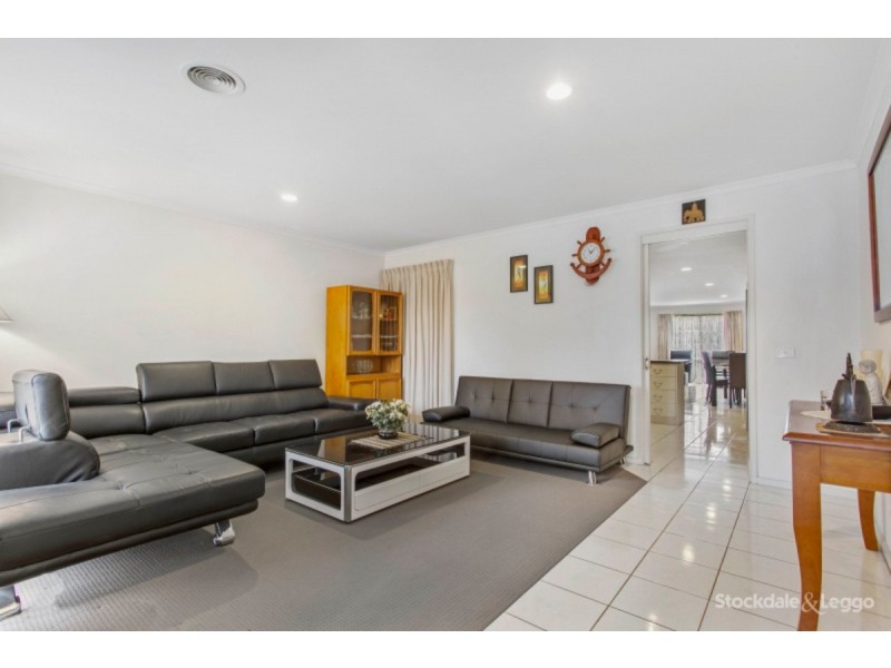 17 Breamlea Way, Cranbourne West VIC 3977
