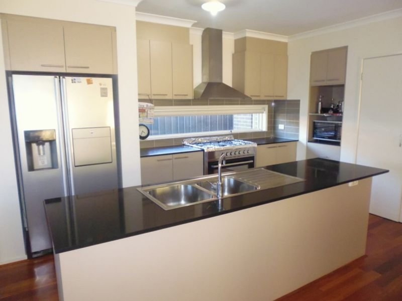 12 Aspera Place, Cranbourne North VIC 3977