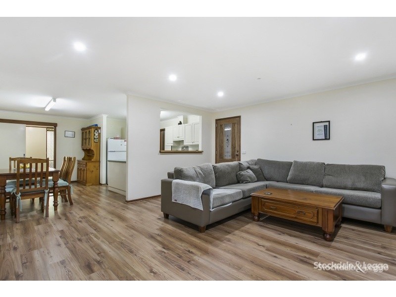 8 Oakwood Court, Narre Warren VIC 3805