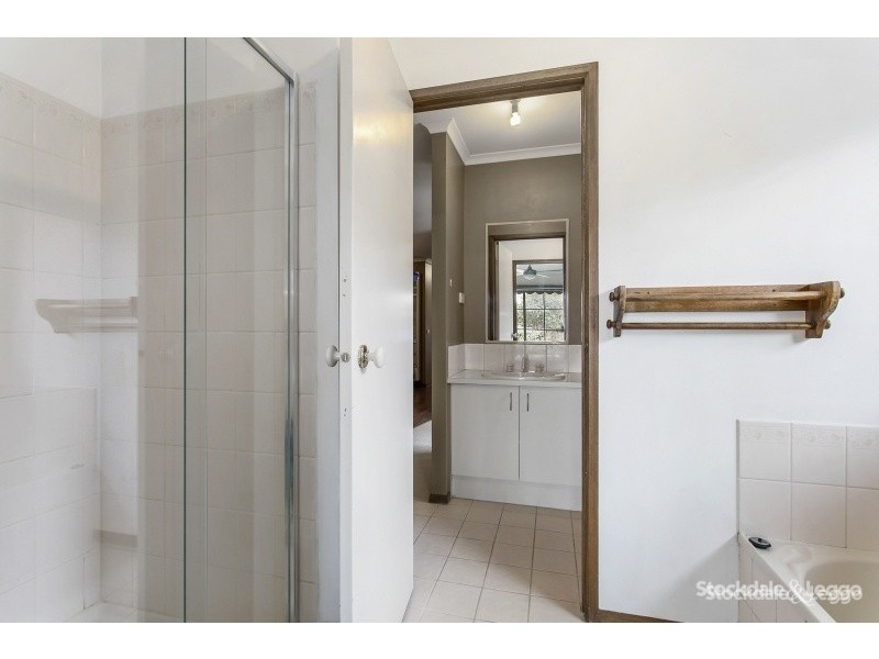 5 Waverley Close, Narre Warren VIC 3805